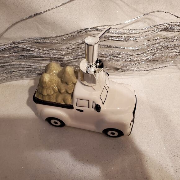 Robert Stanley Vintage Christmas Tree Back of White Pick up Truck Soap Dispenser - Picture 3 of 6